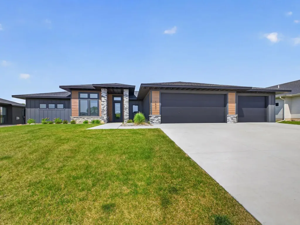 1547 Shannon Oaks Boulevard NE Rochester MN 55906