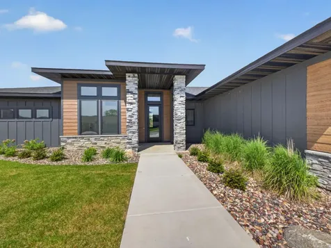1547 Shannon Oaks Boulevard NE Rochester MN 55906