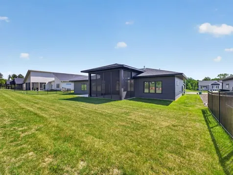 1547 Shannon Oaks Boulevard NE Rochester MN 55906