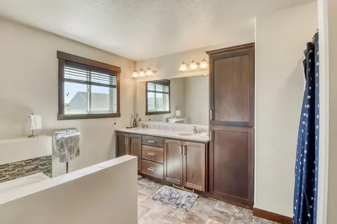 4902 35th Avenue S Fargo ND 58104