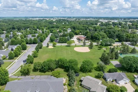 1429 Parkside Lane North Mankato MN 56003