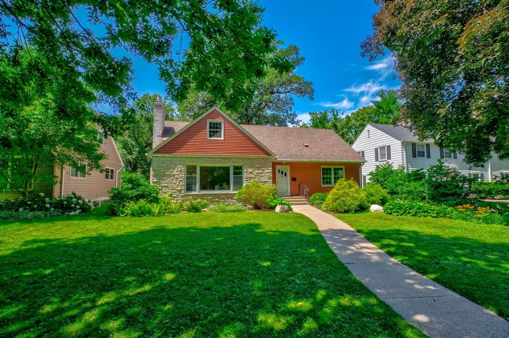 329 Stonebridge Boulevard Saint Paul MN 55105