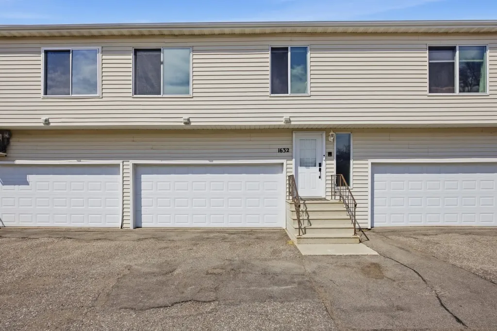 1632 34th Avenue S Fargo ND 58104