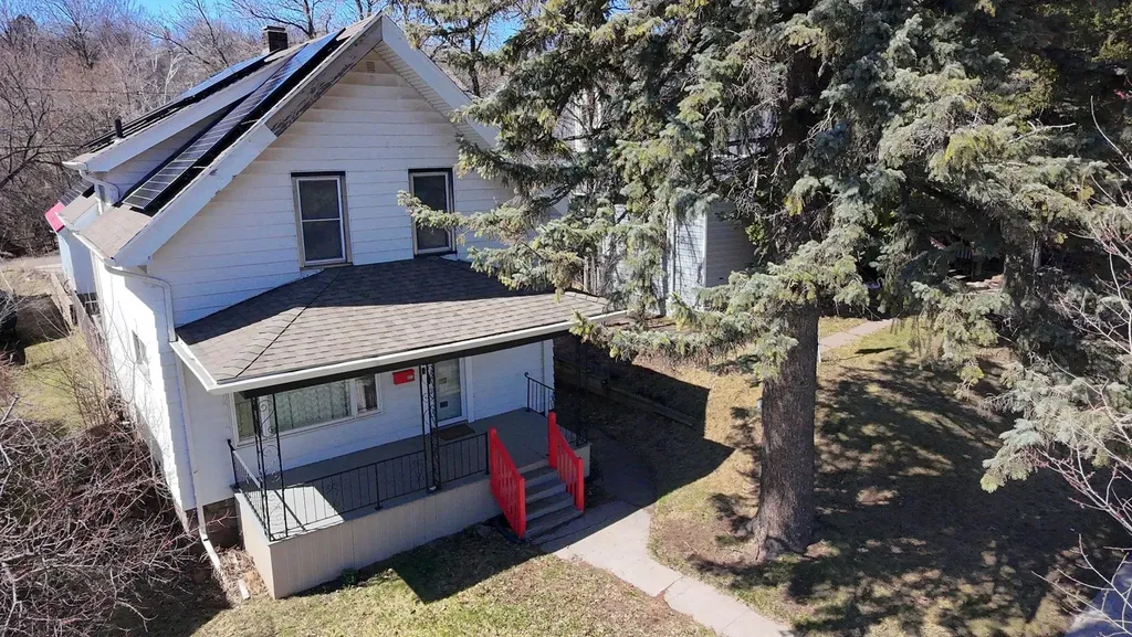 823 N 57th Avenue W Duluth MN 55807