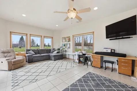 212 Chestnut Drive Horace ND 58047