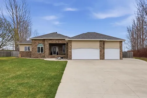 212 Chestnut Drive Horace ND 58047