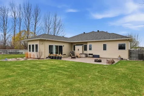 212 Chestnut Drive Horace ND 58047