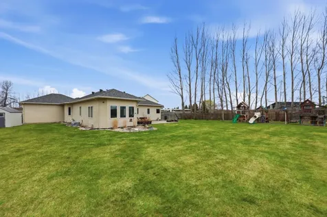 212 Chestnut Drive Horace ND 58047