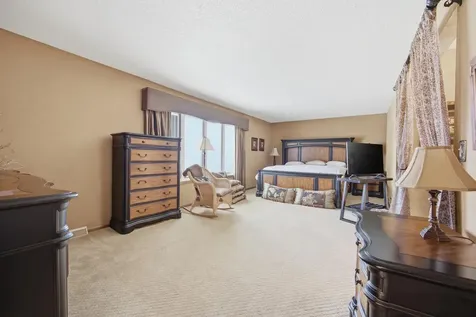 171 N Woodcrest Drive N Fargo ND 58102