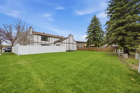 171 N Woodcrest Drive N Fargo ND 58102