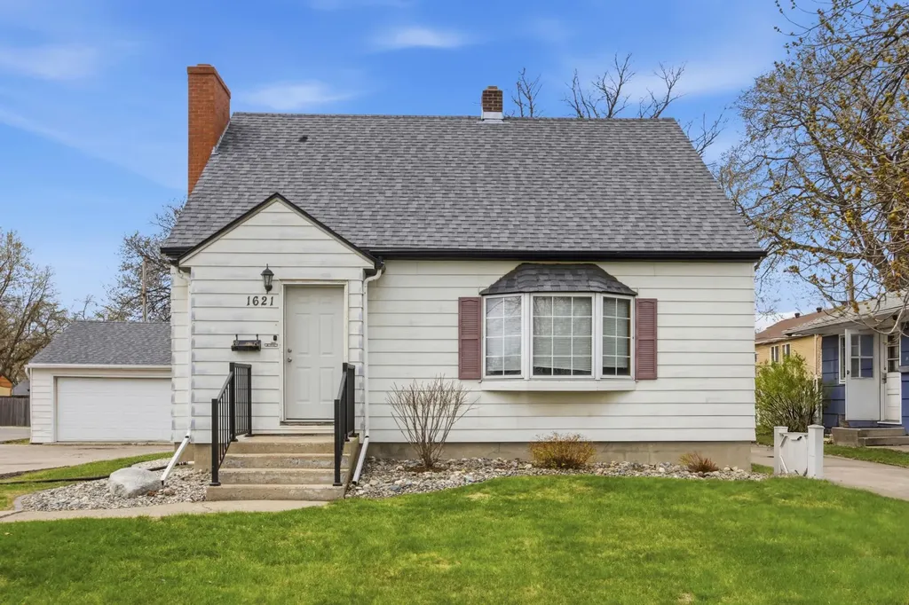 1621 8th Street S Moorhead MN 56560