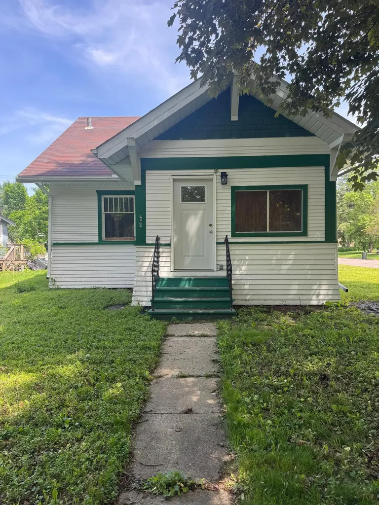 601 N Carver Street Winthrop MN 55396