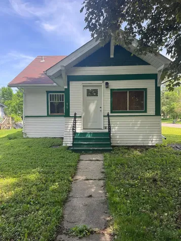 601 N Carver Street Winthrop MN 55396