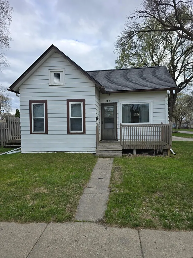 1426 13th Avenue S Fargo ND 58103