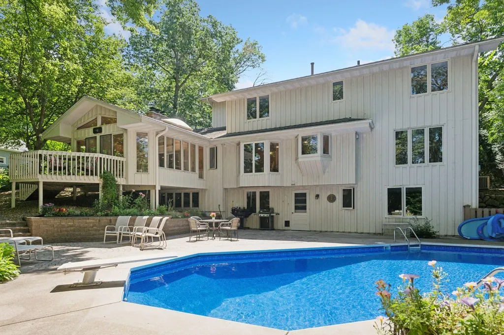 14805 Minnehaha Place Wayzata MN 55391