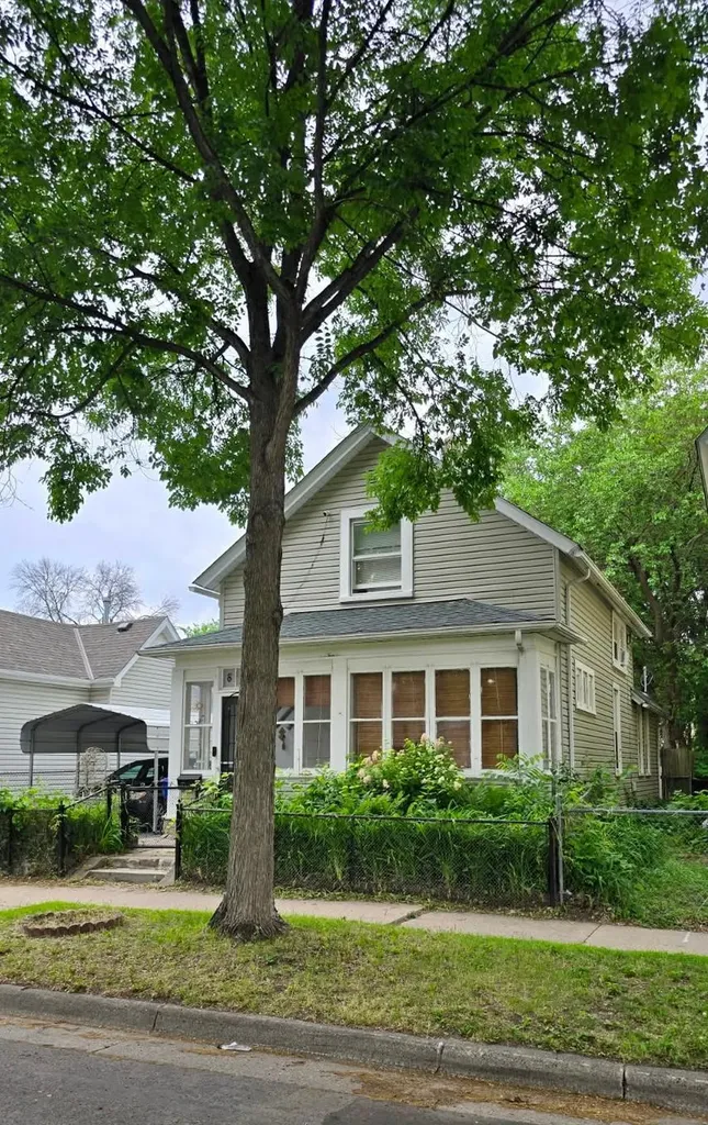 884 Conway Street Saint Paul MN 55106