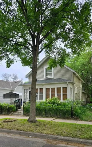 884 Conway Street Saint Paul MN 55106