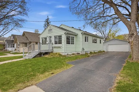 1621 8th Avenue S Fargo ND 58103