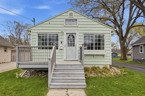 1621 8th Avenue S Fargo ND 58103