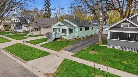 1621 8th Avenue S Fargo ND 58103
