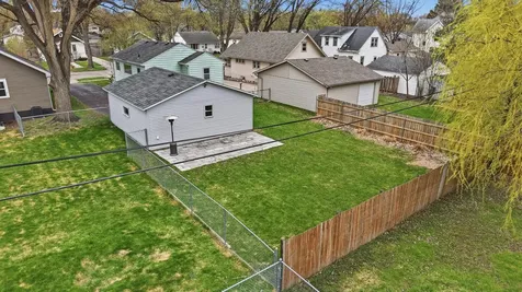 1621 8th Avenue S Fargo ND 58103