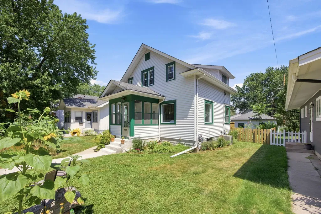 4042 Queen Avenue N Minneapolis MN 55412