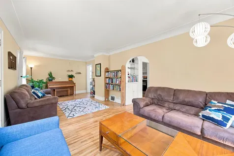 4042 Queen Avenue N Minneapolis MN 55412