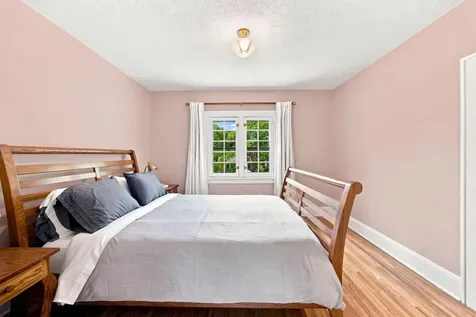 4042 Queen Avenue N Minneapolis MN 55412