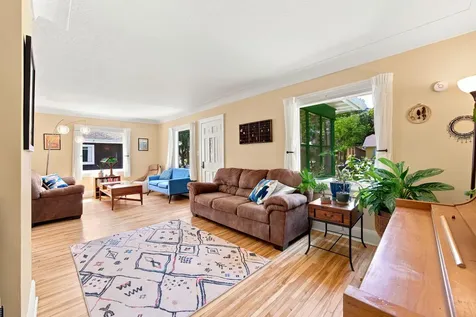 4042 Queen Avenue N Minneapolis MN 55412