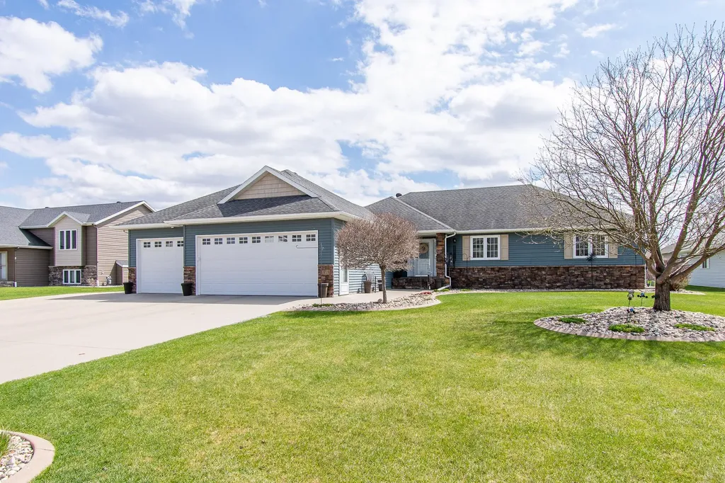 1819 52nd Avenue N Moorhead MN 56560