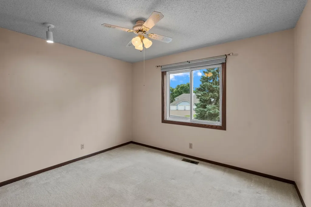977 Heritage Court E Vadnais Heights MN 55127