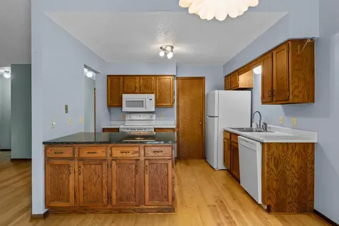 977 Heritage Court E Vadnais Heights MN 55127