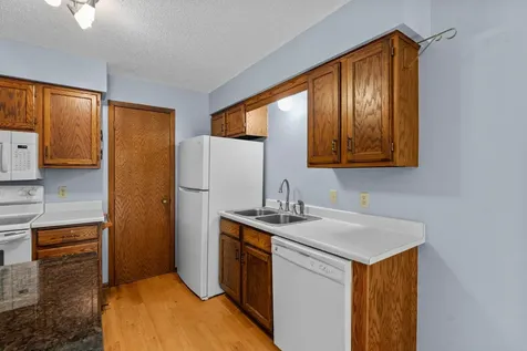 977 Heritage Court E Vadnais Heights MN 55127