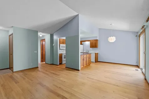 977 Heritage Court E Vadnais Heights MN 55127