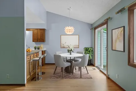 977 Heritage Court E Vadnais Heights MN 55127