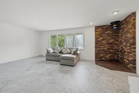 806 Parkway Drive Saint Paul MN 55106