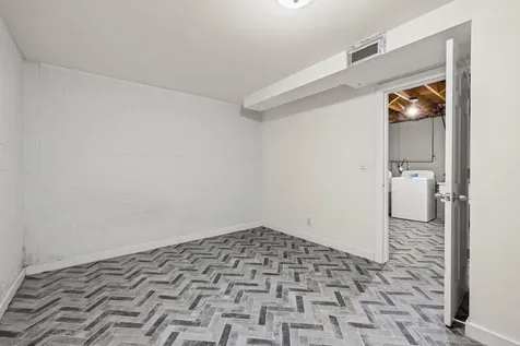 806 Parkway Drive Saint Paul MN 55106
