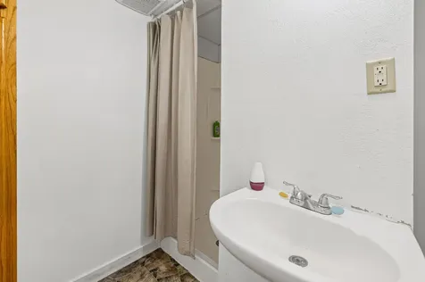 806 Parkway Drive Saint Paul MN 55106