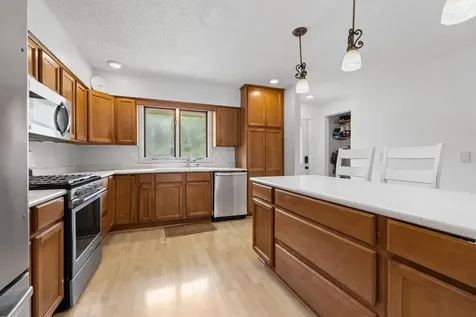 806 Parkway Drive Saint Paul MN 55106