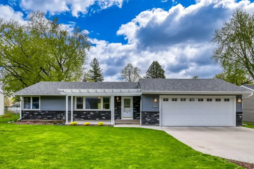 2904 Sheldon Street Roseville MN 55113