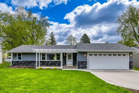 2904 Sheldon Street Roseville MN 55113