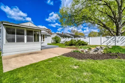 2904 Sheldon Street Roseville MN 55113