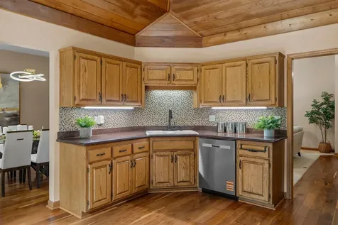 14305 44th Avenue N Plymouth MN 55446