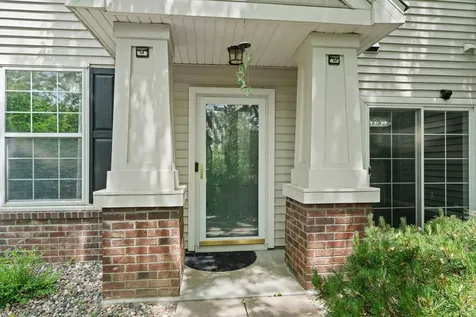 883 Braunworth Court Chaska MN 55318