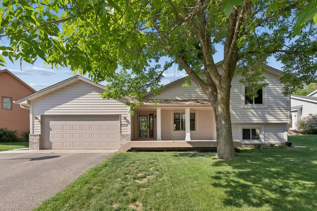 20704 Jaguar Avenue Lakeville MN 55044