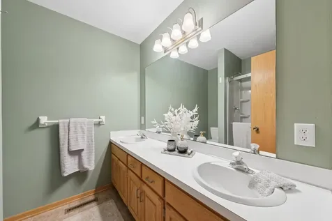 20704 Jaguar Avenue Lakeville MN 55044