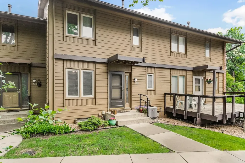 1217 Brighton Square New Brighton MN 55112