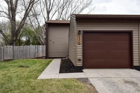 1806 23rd Avenue S Fargo ND 58103