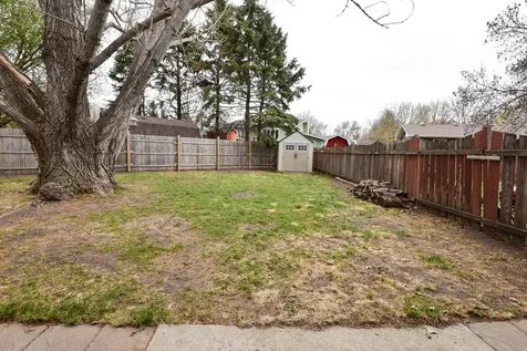 1806 23rd Avenue S Fargo ND 58103