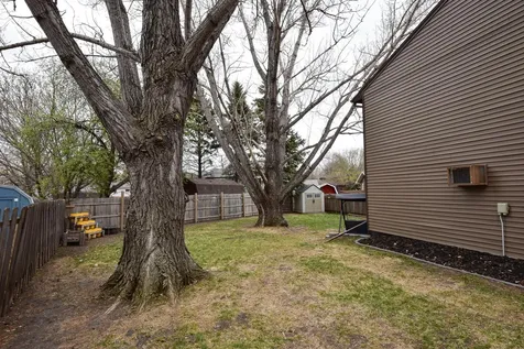 1806 23rd Avenue S Fargo ND 58103